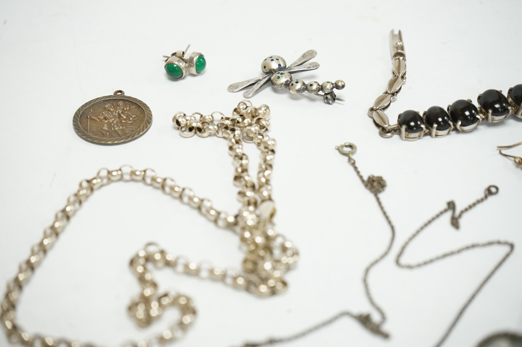 Assorted jewellery including a silver belcher link necklace, Scottish white metal brooch, marcasite necklace, pair of adventurine drop earrings, etc. Condition - poor to fair
